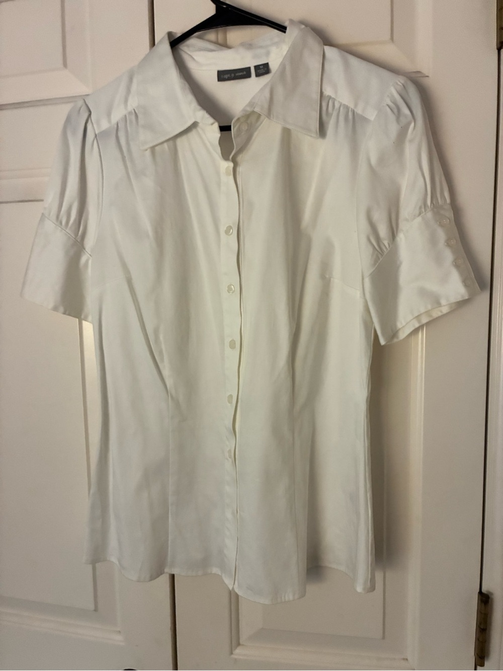 White Short-Sleeve Button-Front Blouse - Apt 9. Sz M